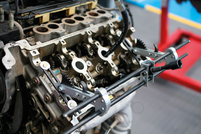 Szeleprugó lenyomó készlet