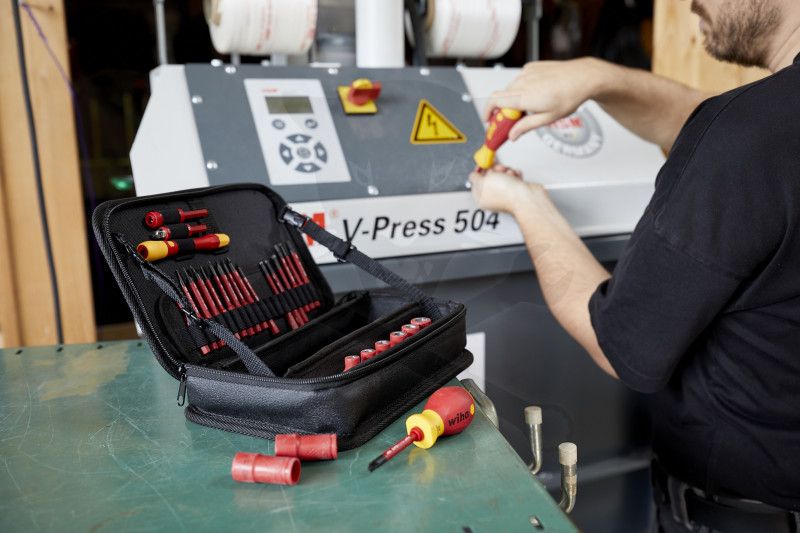 Szigetelt VDE 1000 V-os szerszám készlet 31 db-os 7209N - Wiha (43465)