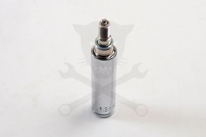 Gyertyakulcs 13 mm gumibetétes 3/8" 6 lapú 62 mm - NGK és Denso - M8