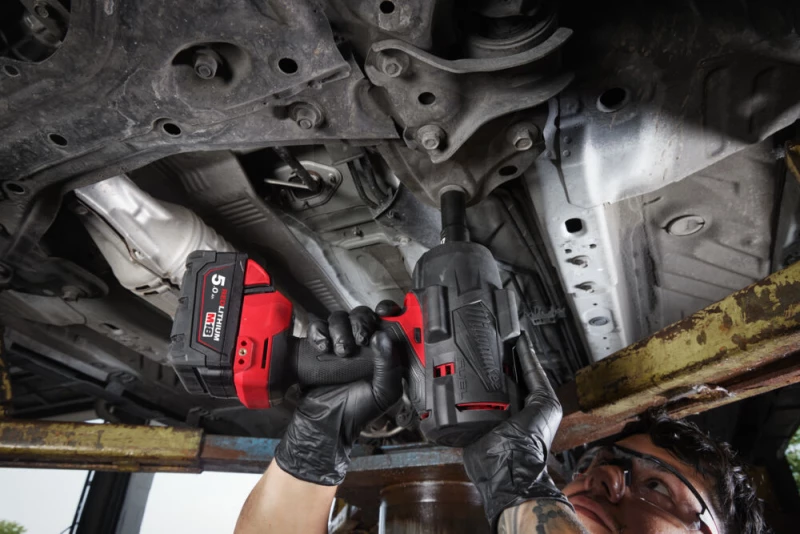 Ütvecsavarozó, akkus 18V 2034 Nm 1/2" -akku nélkül- Milwaukee (M18 FHIW2F12-0)