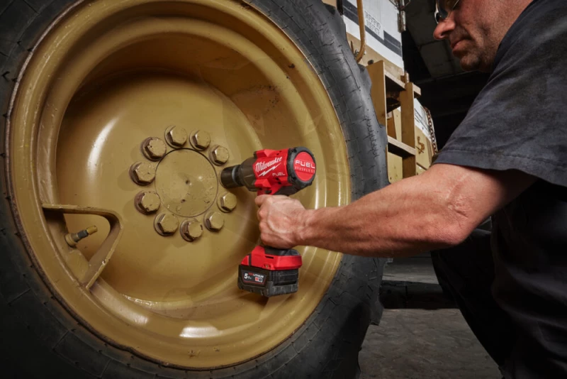 Ütvecsavarozó, akkus 18V 2034 Nm 1/2" -akku nélkül- Milwaukee (M18 FHIW2F12-0)