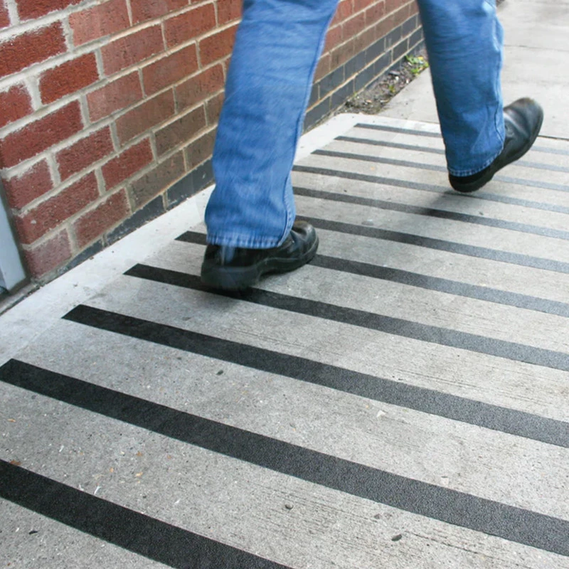 Csúszásgátló szalag fekete 25 mm x 5 m öntapadós - Berger