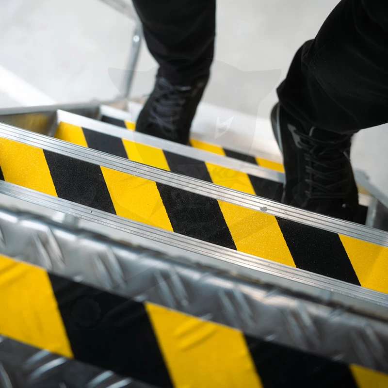 Csúszásgátló szalag sárga-fekete 25 mm x 5 m öntapadós - Berger