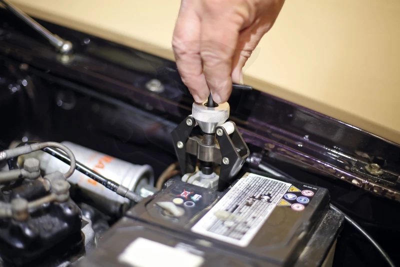 Akkusaru + ablaktörlőkar + kiscsapágy lehúzó 3:1-ben