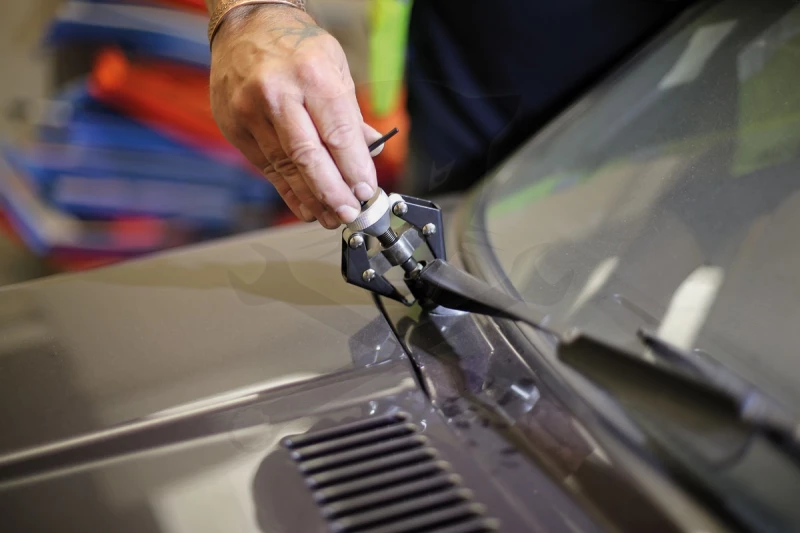 Akkusaru + ablaktörlőkar + kiscsapágy lehúzó 3:1-ben