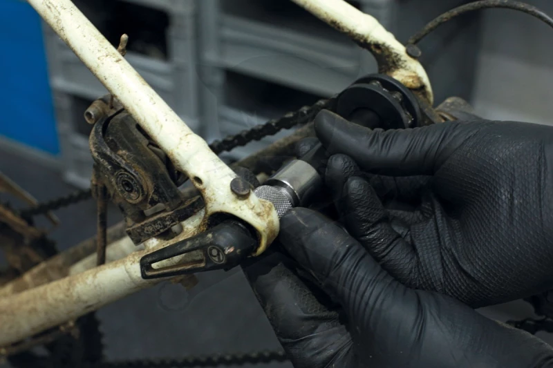 Kerékpárhoz lánctartó szerszám, átfűzűs - Laser