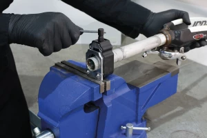 Kerékpárhoz tengely / cső tartó, satupadhoz 31.75 mm- Laser